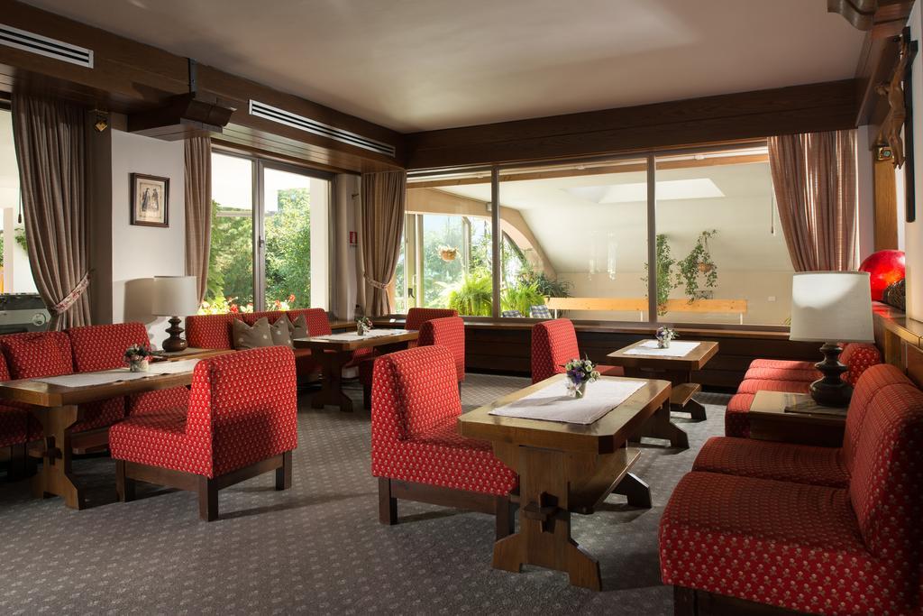 Aparthotel Lastei